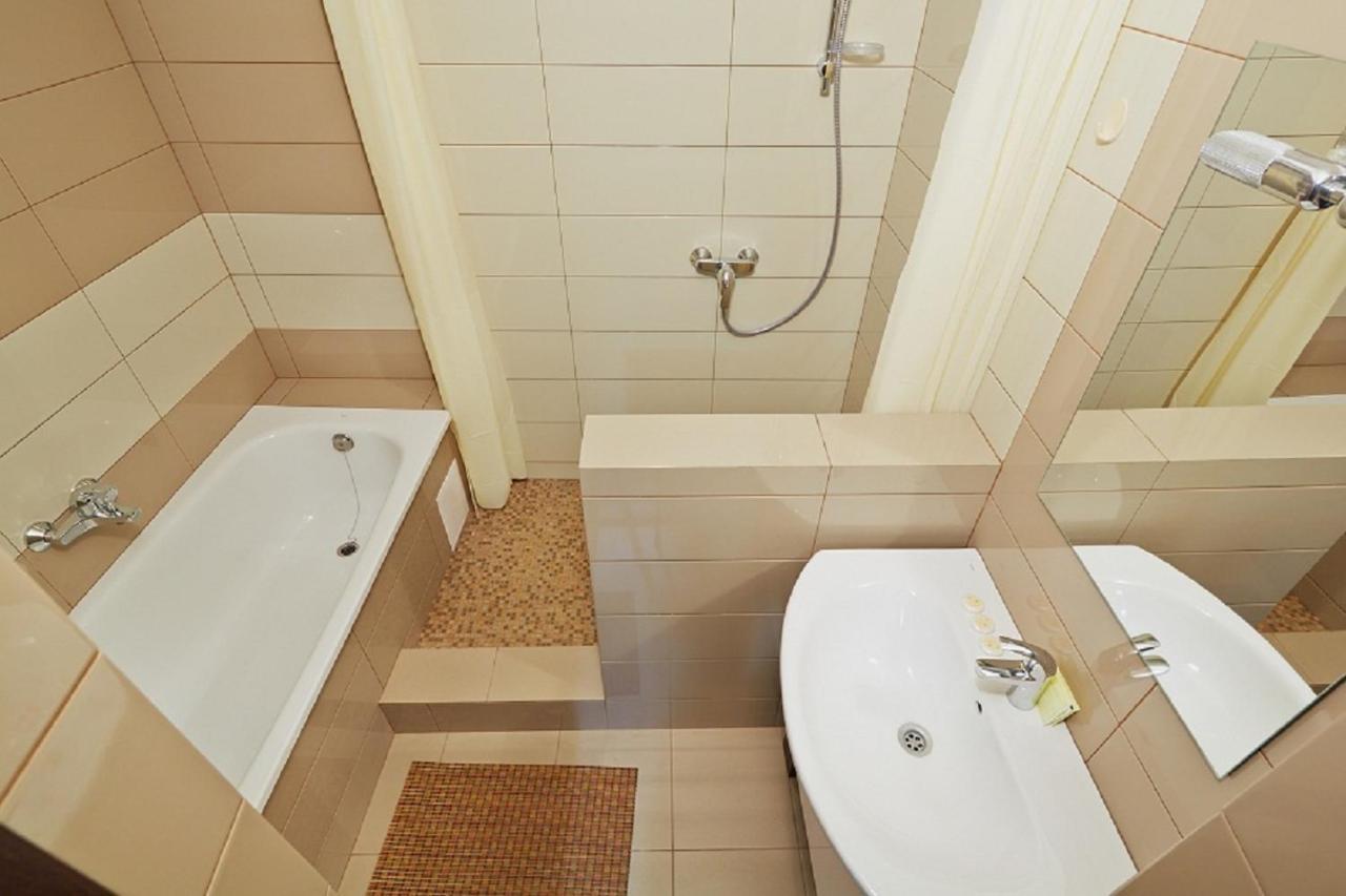 Apartment On Lychakivska Lviv Extérieur photo